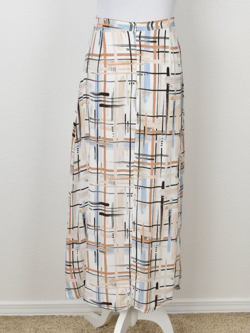 Aritzia Wilfred Midi Skirt in Cream Abstract Plaid - 2 - Picture 4 of 7